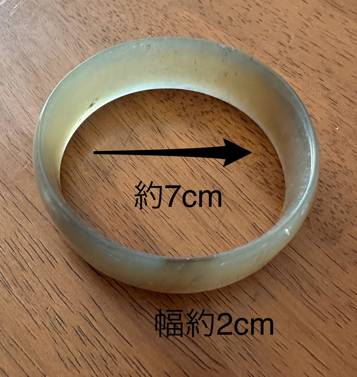 ペールなベージュで透き通る水牛リングブレスレット