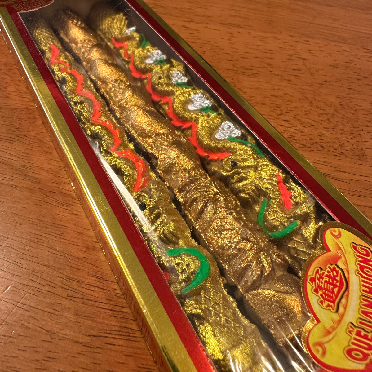 龍の描かれた特大線香　豪華な装飾の龍香　30cm