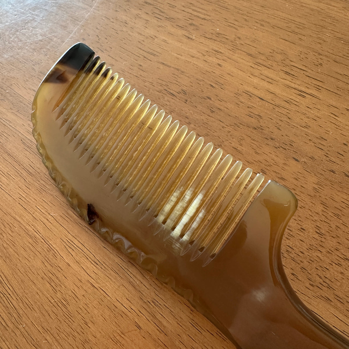 ベージュマーブルの水牛コーム