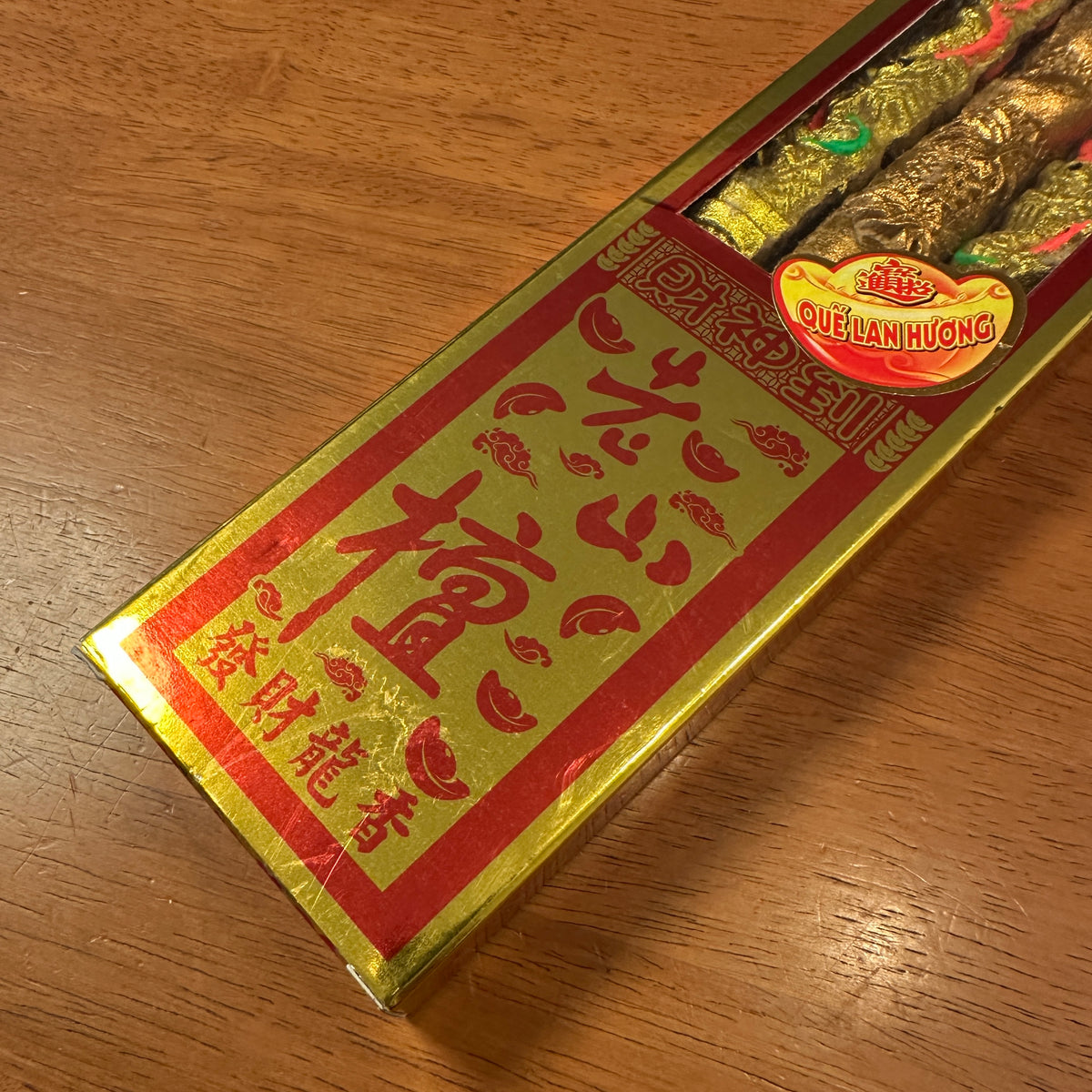 龍の描かれた特大線香　豪華な装飾の龍香　30cm