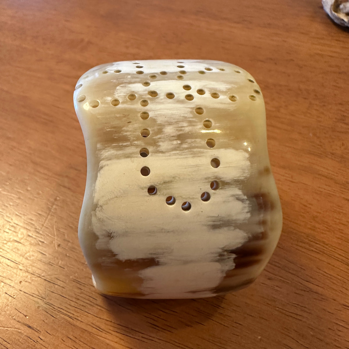クロスのドット柄の入った水牛バングル　お買い得訳あり