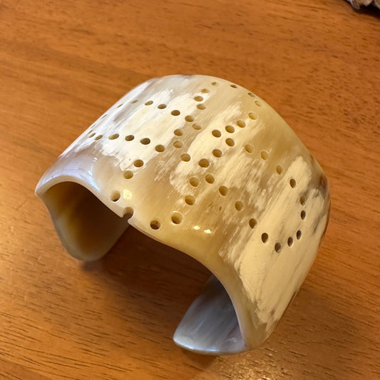 クロスのドット柄の入った水牛バングル　お買い得訳あり