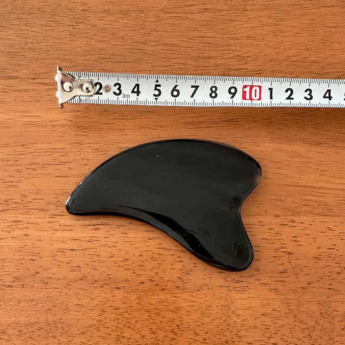 水牛のブラックのカッサ厚みタイプ　黒のハート型つやつやにできてます