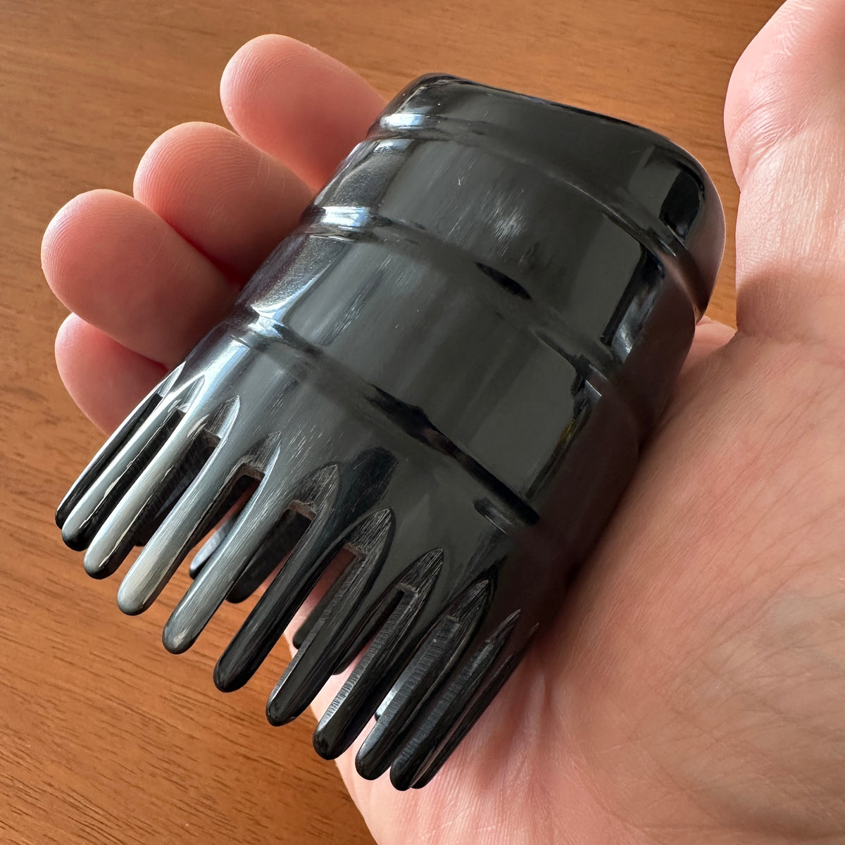 頭のマッサージコーム　水牛の角ブラック　天然素材