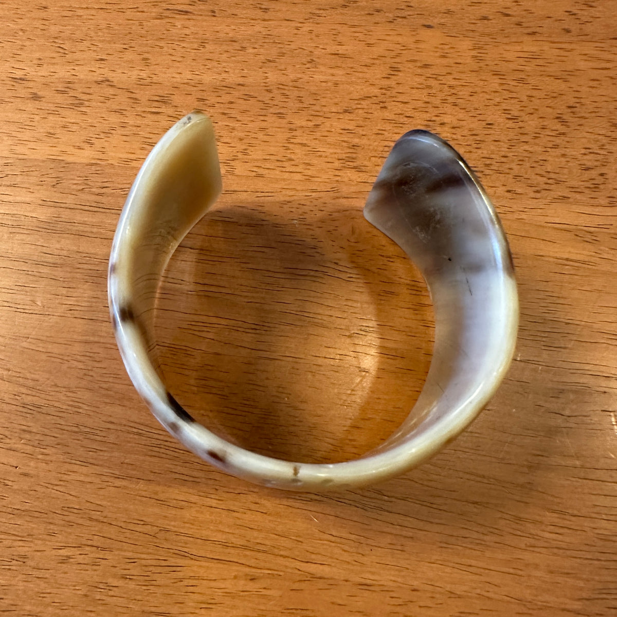 クロスのドット柄の入った水牛バングル　お買い得訳あり