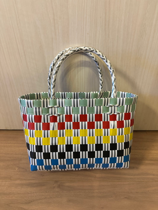 プライマリーカラーグラデかごバッグ　ベトナム
